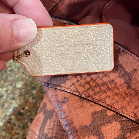 SALE~~***PRICE DROP***  EUC COACH BAG - Picture 10 of 11